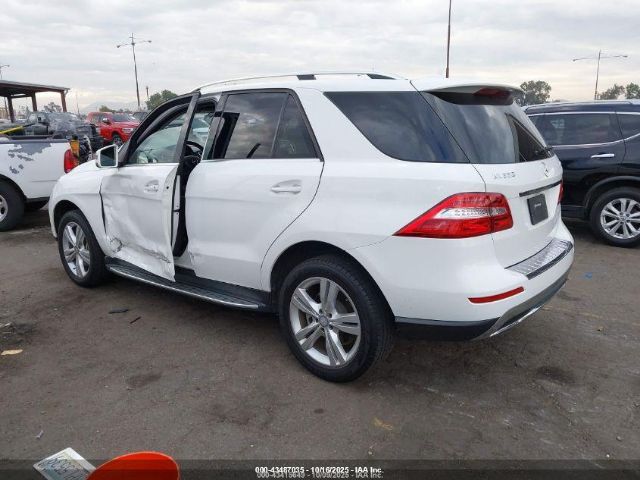 2015 MERCEDES-BENZ ML 350 4JGDA5HB6FA582881 Photo 2