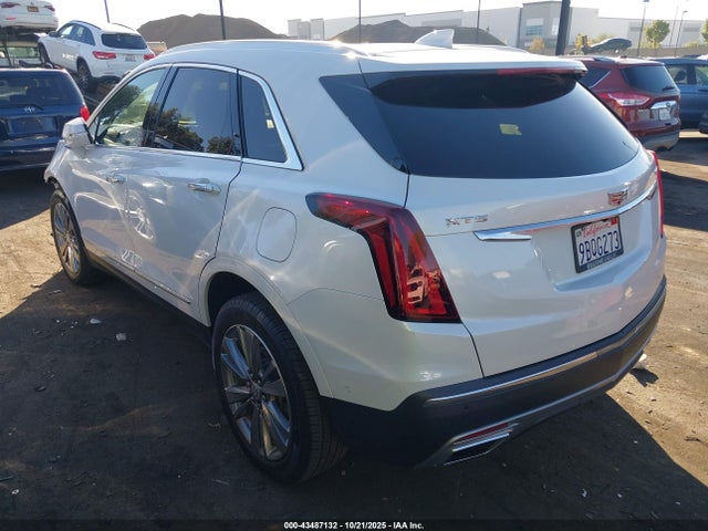 2022 CADILLAC XT5 1GYKNER42NZ163100 Photo 2