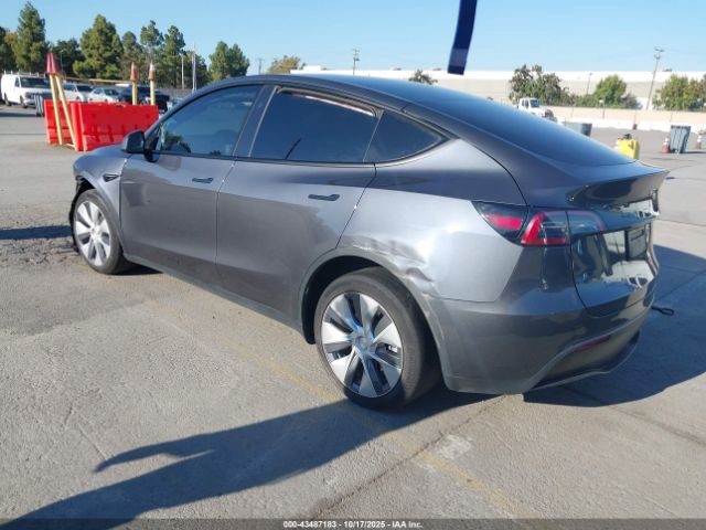 2023 TESLA MODEL Y 7SAYGDEE0PF902172 Photo 2