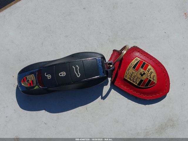 2017 PORSCHE MACAN WP1AB2A52HLB21089 Photo 10