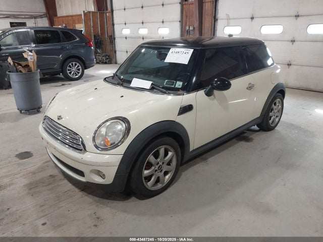 2009 MINI COOPER WMWMF33569TW71335 Photo 1