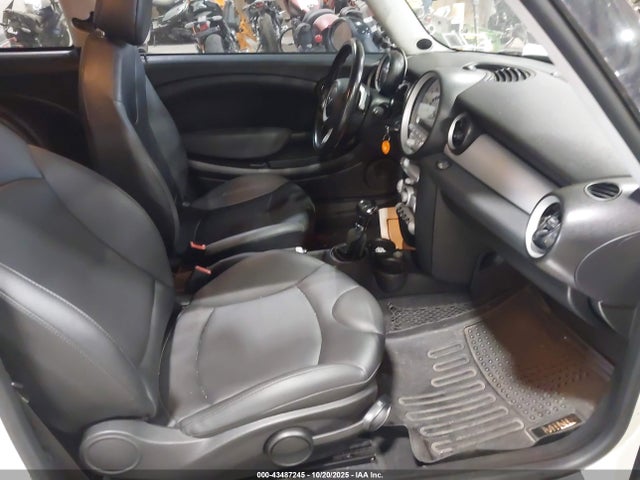 2009 MINI COOPER WMWMF33569TW71335 Photo 4