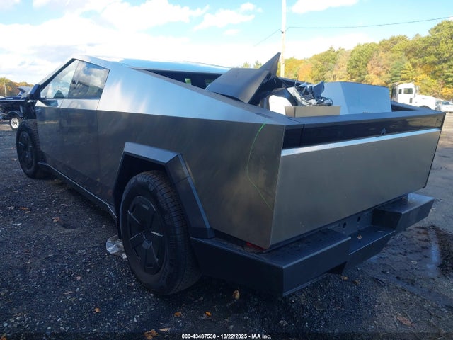 2025 TESLA CYBERTRUCK 7G2CEHED0SA074560 Photo 2