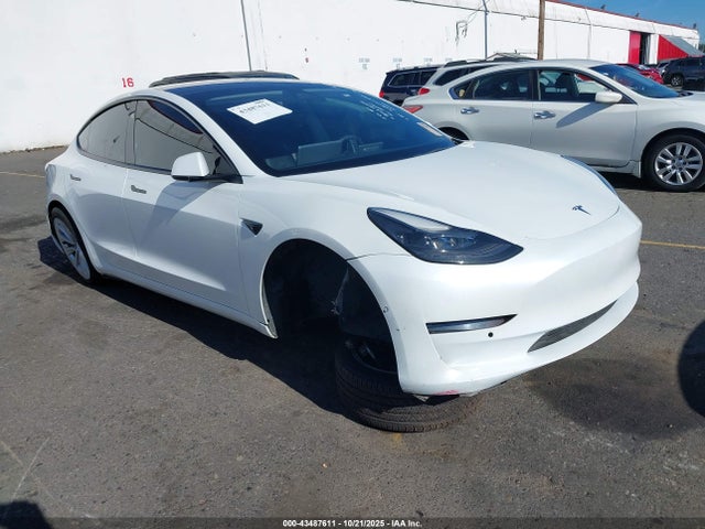2022 TESLA MODEL 3 5YJ3E1EB5NF143565 Photo 0