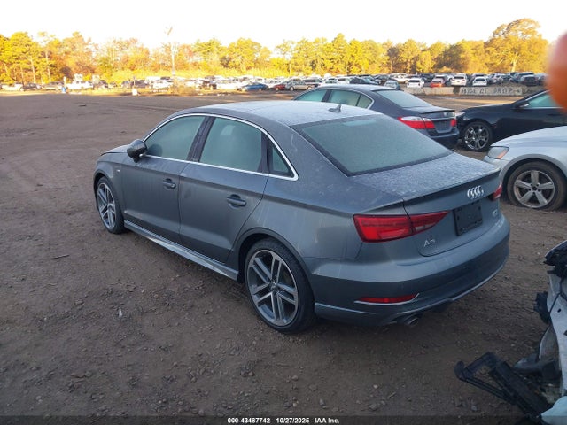 2018 AUDI A3 WAUJ8GFF9J1004333 Photo 2