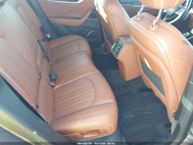 2018 MASERATI LEVANTE ZN661XUL2JX259830 Photo 7