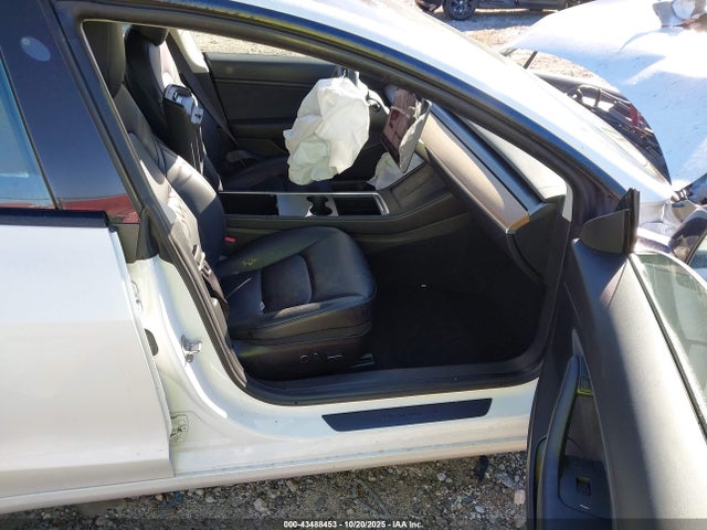 2021 TESLA MODEL 3 5YJ3E1EB1MF852931 Photo 4