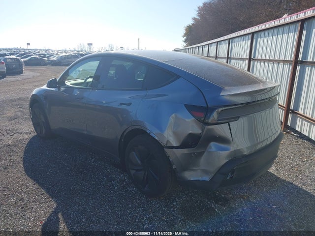 2026 TESLA MODEL Y 7SAYGDEE0TF334970 Photo 2