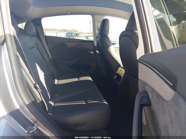2026 TESLA MODEL Y 7SAYGDEE0TF334970 Photo 7