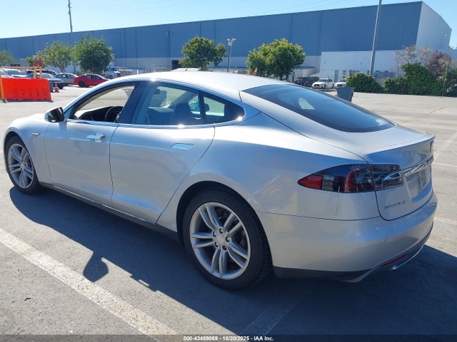 2013 TESLA MODEL S 5YJSA1CN7DFP27209 Photo 2