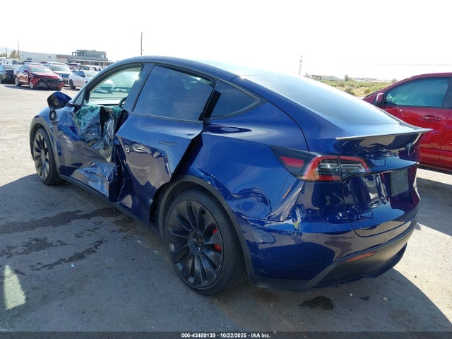 2022 TESLA MODEL Y 7SAYGDEF5NF524131 Photo 2