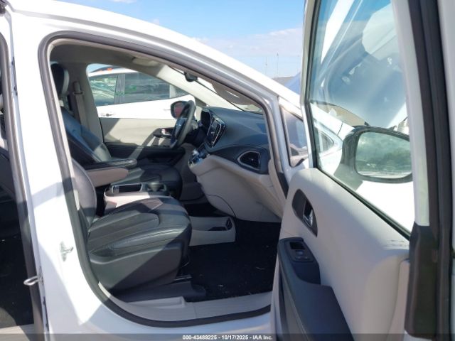 2024 CHRYSLER PACIFICA HYBRID 2C4RC1S75RR198723 Photo 4