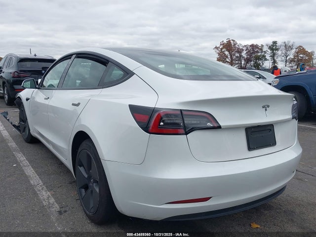 2023 TESLA MODEL 3 5YJ3E1EA9PF562562 Photo 2
