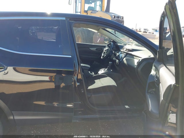 JN1BJ1CP9HW034390 Nissan Rogue Sport S