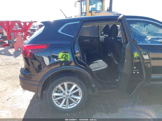 JN1BJ1CP9HW034390 Nissan Rogue Sport S