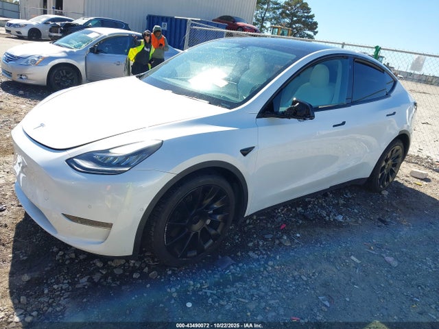 2021 TESLA MODEL Y 5YJYGDEE8MF070945 Photo 1