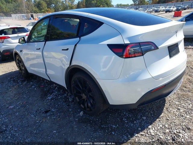 2021 TESLA MODEL Y 5YJYGDEE8MF070945 Photo 2