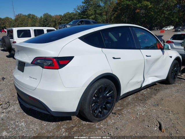 2021 TESLA MODEL Y 5YJYGDEE8MF070945 Photo 3