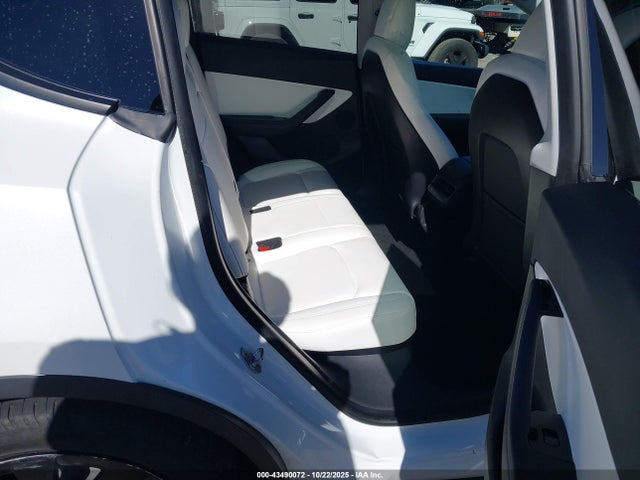 2021 TESLA MODEL Y 5YJYGDEE8MF070945 Photo 7