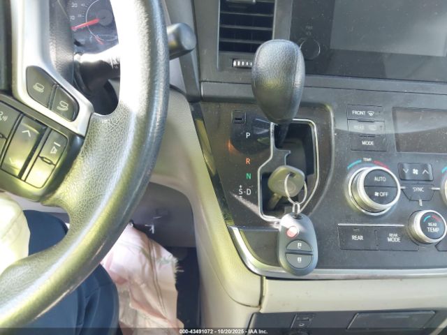 2017 TOYOTA SIENNA 5TDZZ3DC6HS841980 Photo 10