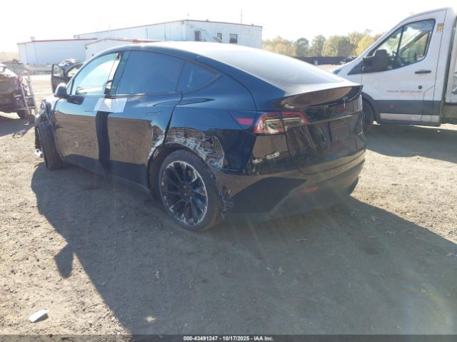 2024 TESLA MODEL Y 7SAYGDEE3RA225442 Photo 2