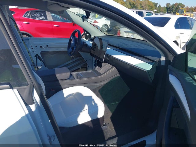 2023 TESLA MODEL Y 7SAYGDEE0PF628763 Photo 4