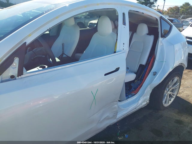 2023 TESLA MODEL Y 7SAYGDEE0PF628763 Photo 5