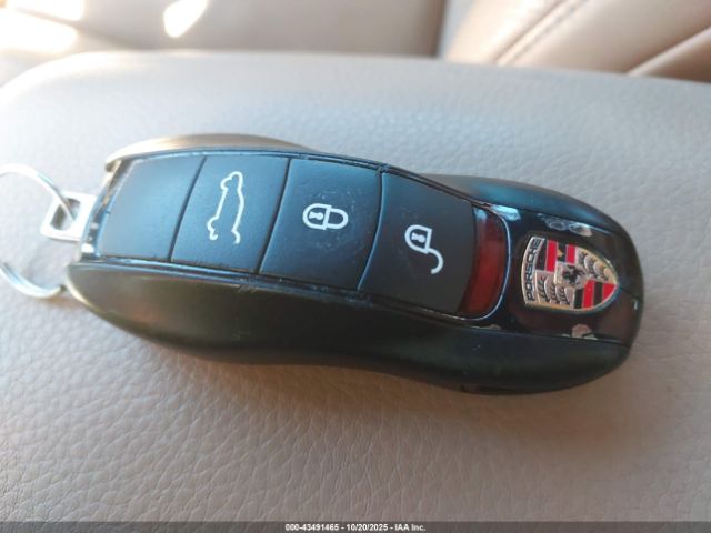 2017 PORSCHE MACAN WP1AB2A50HLB12763 Photo 10