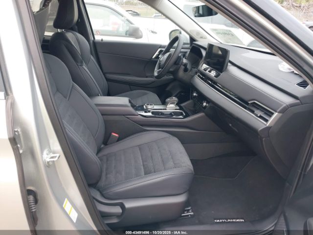 2025 MITSUBISHI OUTLANDER JA4J4VA83SZ016874 Photo 4