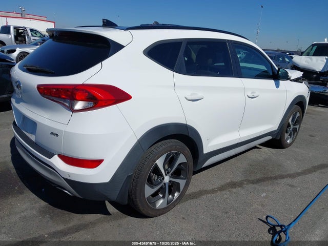 2018 HYUNDAI TUCSON KM8J3CA28JU755304 Photo 3