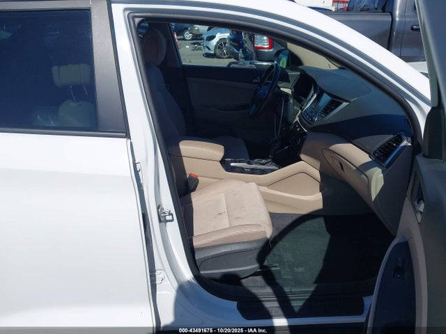 2018 HYUNDAI TUCSON KM8J3CA28JU755304 Photo 4