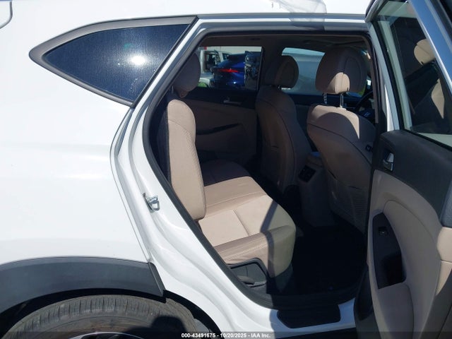 2018 HYUNDAI TUCSON KM8J3CA28JU755304 Photo 7