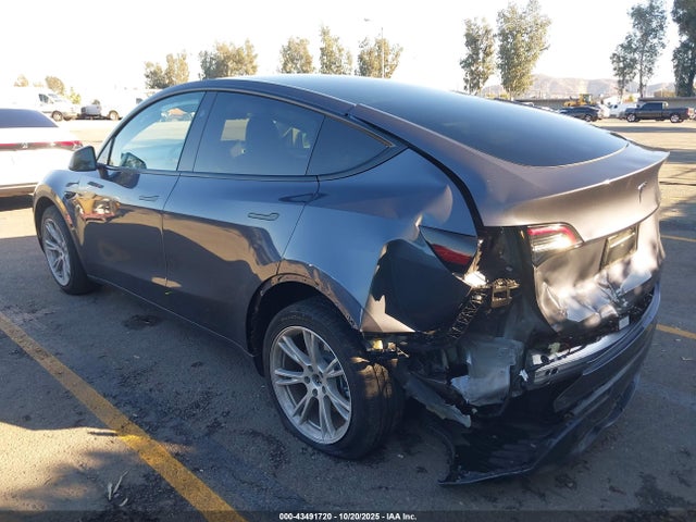 2023 TESLA MODEL Y 7SAYGDEE4PF894867 Photo 2