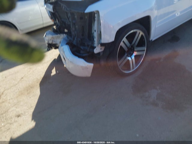 Chevrolet Silverado 1500 Custom 2018 3GCPCPECXJG576631 Image 2