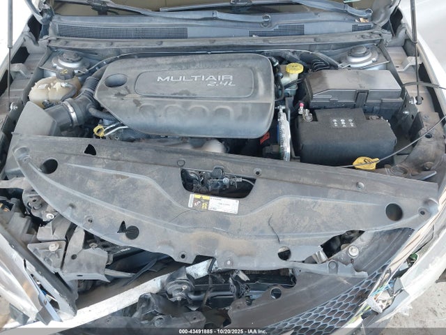 1C3CCCAB1FN633029 Chrysler 200