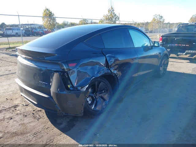 2026 TESLA MODEL Y 7SAYGDEE2TF364441 Photo 3