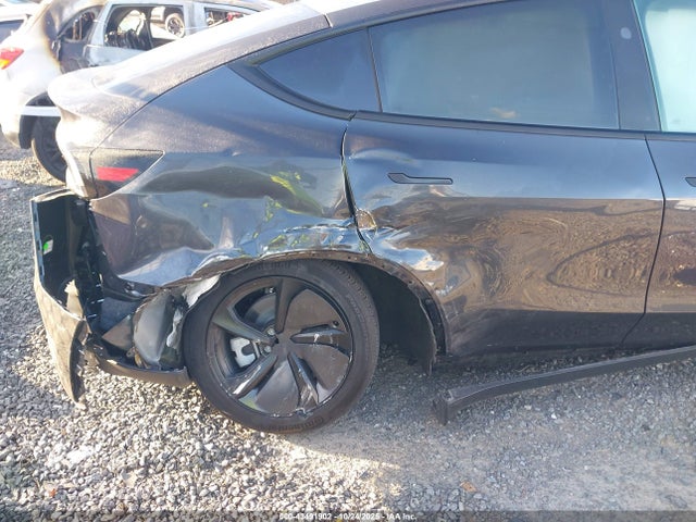 2026 TESLA MODEL Y 7SAYGDEE2TF364441 Photo 5