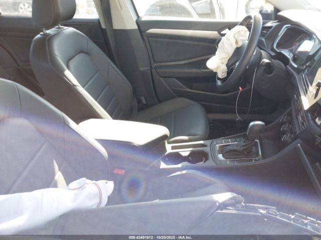 2021 VOLKSWAGEN JETTA 3VWC57BU5MM100523 Photo 4