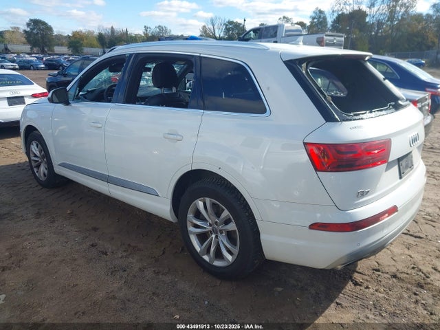 2019 AUDI Q7 WA1LHAF7XKD018026 Photo 2