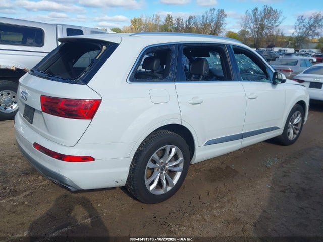 2019 AUDI Q7 WA1LHAF7XKD018026 Photo 3