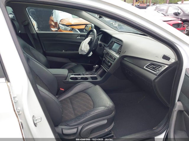 2017 HYUNDAI SONATA 5NPE34AFXHH536184 Photo 4