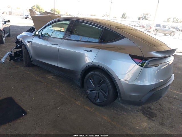 2026 TESLA MODEL Y 7SAYGDED0TA476949 Photo 2