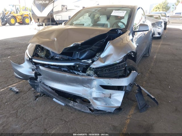 2026 TESLA MODEL Y 7SAYGDED0TA476949 Photo 5