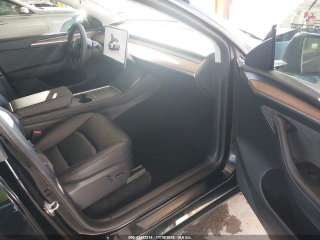 2024 TESLA MODEL Y 7SAYGAEE7RF185481 Photo 4