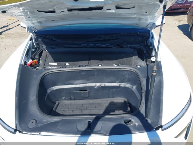 Tesla Model Y 2026 7SAYGDED2TF389511 Image 10