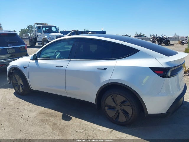 Tesla Model Y 2026 7SAYGDED2TF389511 Image 14