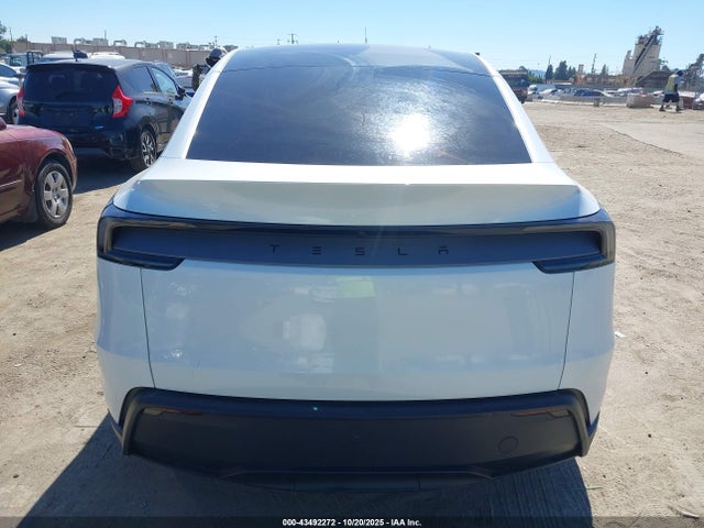 Tesla Model Y 2026 7SAYGDED2TF389511 Image 16