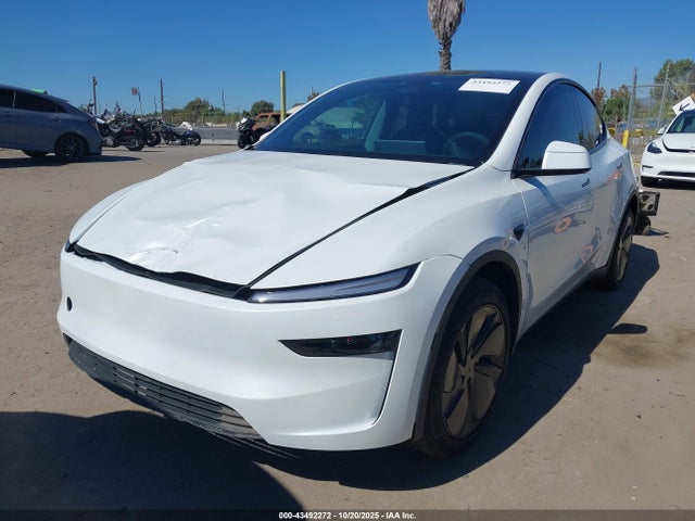 Tesla Model Y 2026 7SAYGDED2TF389511 Image 2