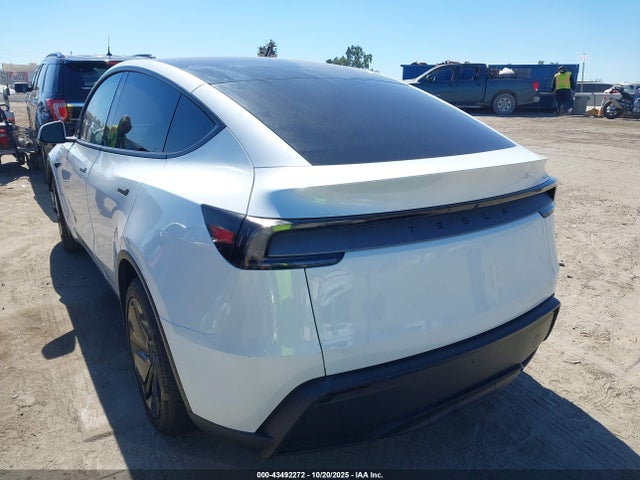 Tesla Model Y 2026 7SAYGDED2TF389511 Image 3