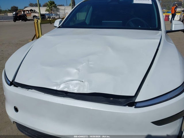 Tesla Model Y 2026 7SAYGDED2TF389511 Image 6